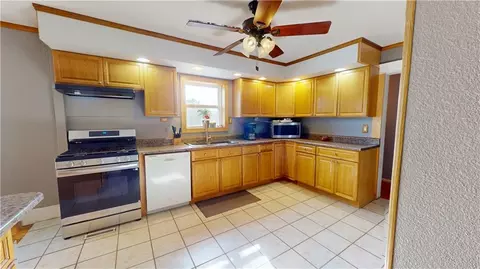 Kitchen - 15119 Infantry Pass, Nevada, MO 64772 photo 1 of 2