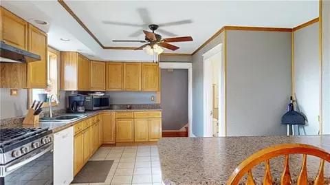 Kitchen - 15119 Infantry Pass, Nevada, MO 64772 photo 2 of 2