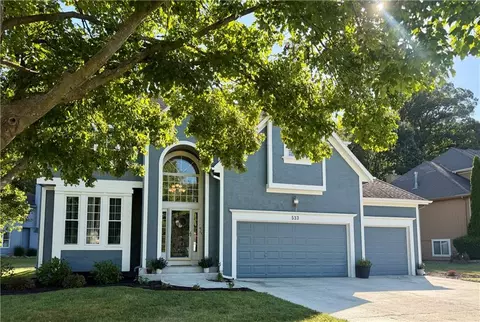 533 NEmerald Dr, Lees Summit, MO 64064 photo 2
