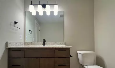 Bath - 406 Stoneridge Dr, Lawrence, KS 66049 photo 3 of 4