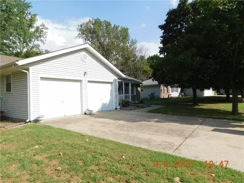 400 Ann Ave, Harrisonville, MO 64701