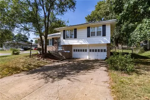 11815 Armitage Dr, Kansas City, MO 64134