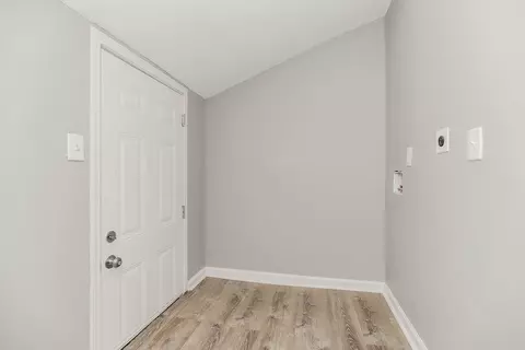 Entry Way - 10522 E 6th St, Independence, MO 64053 photo 3 of 5