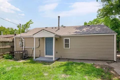 Exterior - 10522 E 6th St, Independence, MO 64053 photo 4 of 5