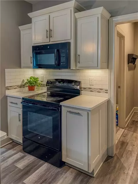 Kitchen - 19557 E 14th N St, Independence, MO 64056 photo 3 of 8