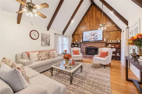 9127 W 91st Ter, Overland Park, KS 66212