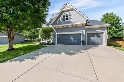 4808 W 158th Pl, Overland Park, KS 66224