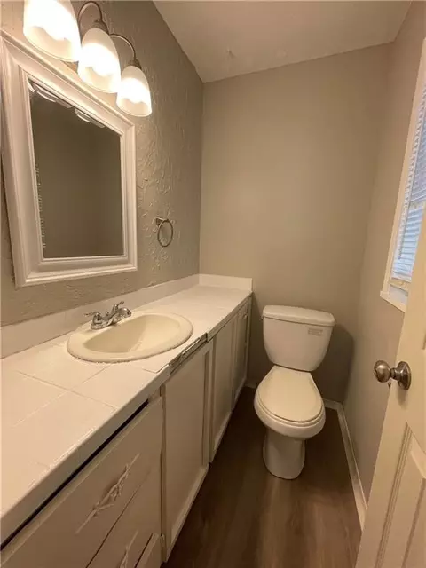 Bath - 18904 E Arrowhead Dr, Independence, MO 64056 photo 2 of 2