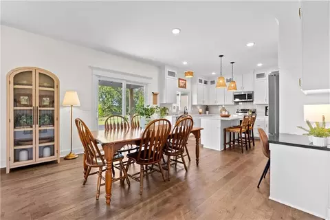409 SW Nelson Dr, Blue Springs, MO 64014