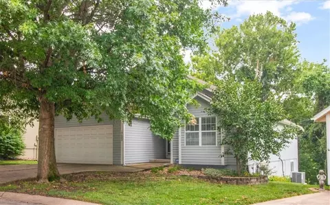 Exterior - 17002 E 45 St, Independence, MO 64055 photo 2 of 5