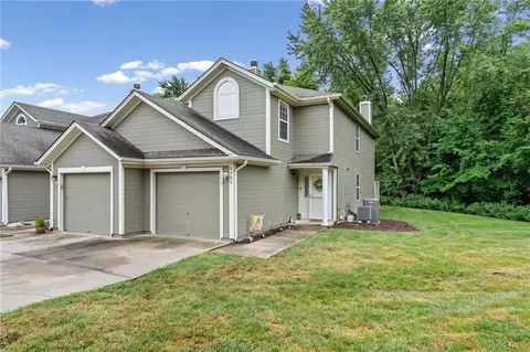 Exterior - 6066 NE Moonstone Dr, Lees Summit, MO 64064 photo 3 of 8