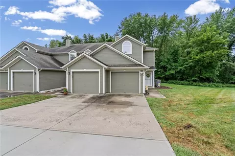 Exterior - 6066 NE Moonstone Dr, Lees Summit, MO 64064 photo 2 of 8
