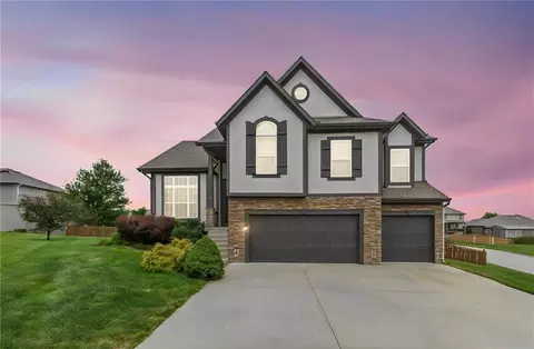 10200 NE 102nd St, Kansas City, MO 64157