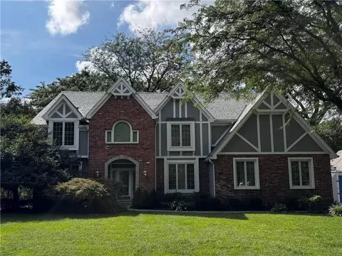 1905 NW Indian Hills Dr, Blue Springs, MO 64015