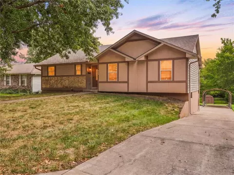 426 James Cir, Odessa, MO 64076