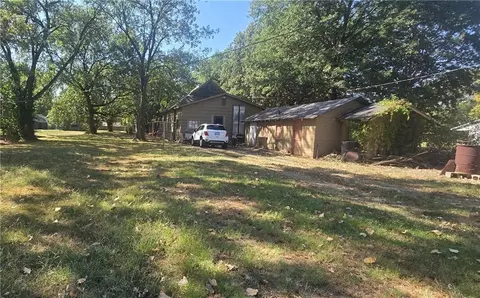 Exterior - 903 E 10th St, Pittsburg, KS 66762 photo 6 of 11