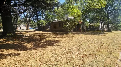 Exterior - 903 E 10th St, Pittsburg, KS 66762 photo 9 of 11