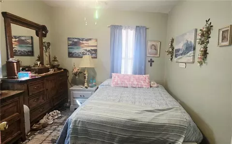 Bedroom - 903 E 10th St, Pittsburg, KS 66762 photo 2 of 3