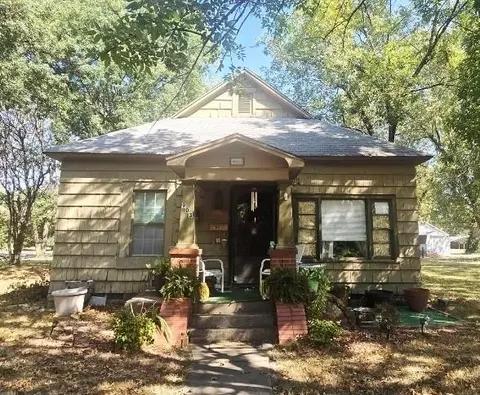 Exterior - 903 E 10th St, Pittsburg, KS 66762 photo 1 of 11