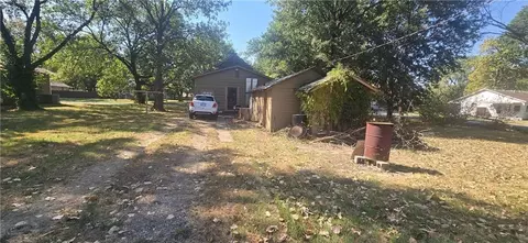 Exterior - 903 E 10th St, Pittsburg, KS 66762 photo 5 of 11