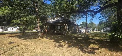 Exterior - 903 E 10th St, Pittsburg, KS 66762 photo 11 of 11