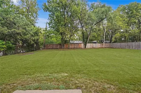 Exterior - 1306 E 16th St, Lawrence, KS 66044 photo 6 of 9