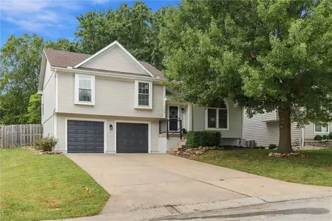 Exterior - 1208 NE Beacon Ave, Lees Summit, MO 64086 photo 9 of 10