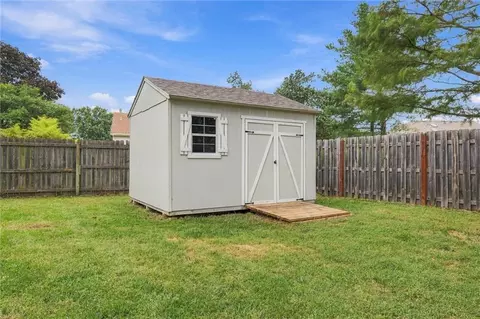 Exterior - 1208 NE Beacon Ave, Lees Summit, MO 64086 photo 5 of 10