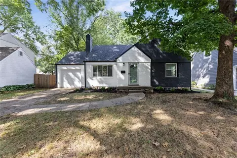 4916 W 57th Ter, Roeland Park, KS 66205