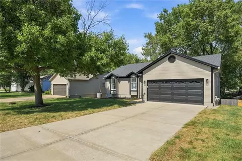 1506 W Prairie Ter, Olathe, KS 66061