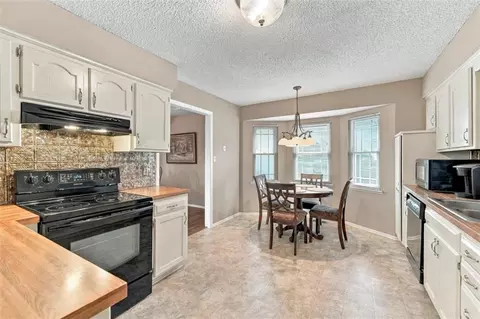 Kitchen - 16513 E 51st St Ct, Independence, MO 64055 photo 2 of 2