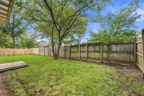 Exterior - 16513 E 51st St Ct, Independence, MO 64055 photo 4 of 5