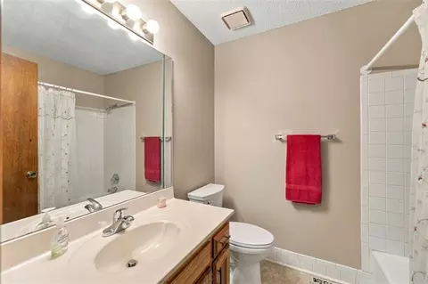 Bath - 16513 E 51st St Ct, Independence, MO 64055 photo 1 of 3