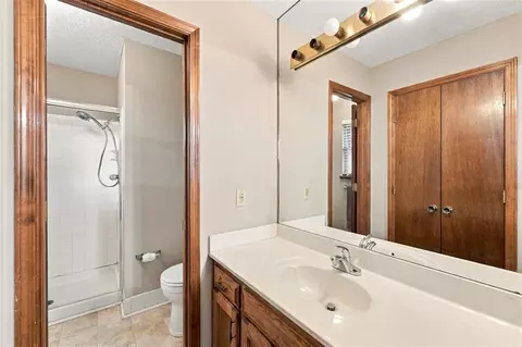 Bath - 16513 E 51st St Ct, Independence, MO 64055 photo 2 of 3