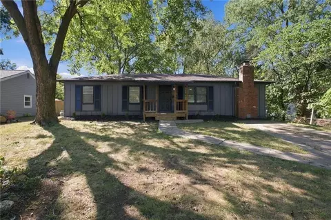 6102 Earnshaw St, Shawnee, KS 66216