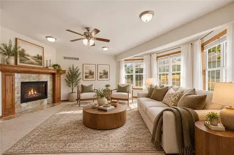 3904 SW Briarwood Oaks Dr, Blue Springs, MO 64015