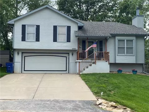 14967 Forest View Dr, Bonner Springs, KS 66012