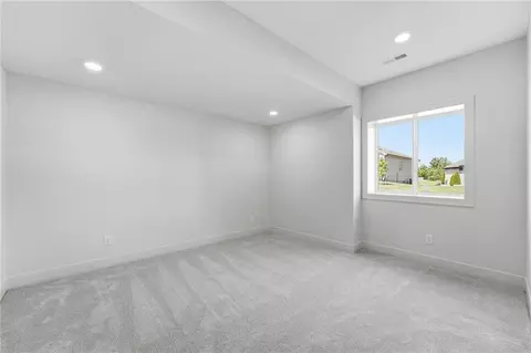 Bedroom - 4225 NE Overbrook Dr, Lees Summit, MO 64064 photo 6 of 7