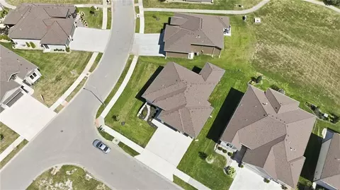 View/Area - 4225 NE Overbrook Dr, Lees Summit, MO 64064 photo 3 of 6