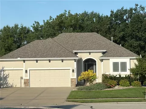 9320 N Dawn Ave, Kansas City, MO 64154