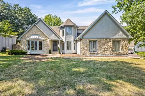10546 Westgate St, Overland Park, KS 66215