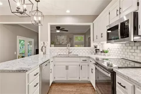 Kitchen - 8529 Hall St, Lenexa, KS 66219 photo 3 of 4