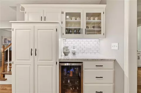 Kitchen - 8529 Hall St, Lenexa, KS 66219 photo 4 of 4