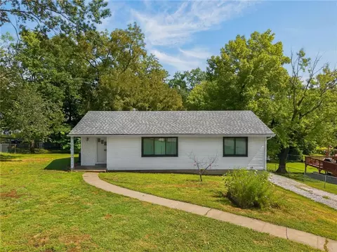 127 Woods St, Excelsior Springs, MO 64024