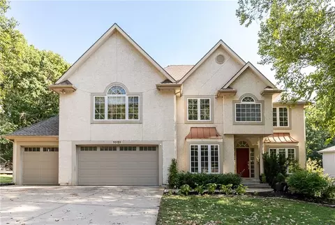 10121 NW River Hills Dr, Parkville, MO 64152