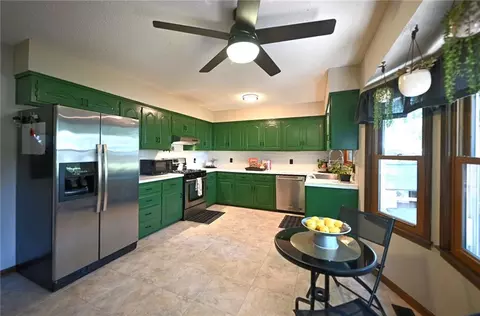 5527 Westgate St, Shawnee, KS 66216