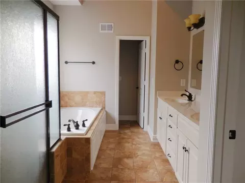 Bath - 1446 Brompton Ln, Raymore, MO 64083 photo 1 of 5