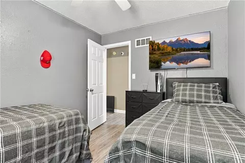 Bedroom - 18909 E 30th Ter, Independence, MO 64057 photo 6 of 7