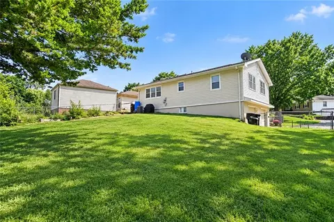 Exterior - 18104 E 27th Ter, Independence, MO 64057 photo 5 of 7