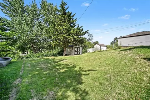 Exterior - 18104 E 27th Ter, Independence, MO 64057 photo 4 of 7